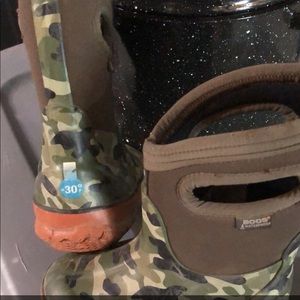 Boys bog boots